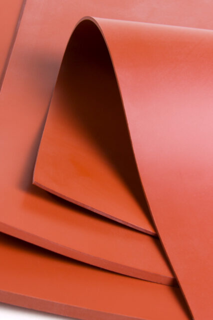 Пластина фторкаучуковая 4 мм TУ 22.19.20-001-70758385-2024