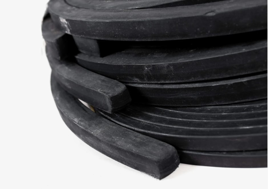 Шнур резиновый 8*28 мм 1-3М ГОСТ 6467-79